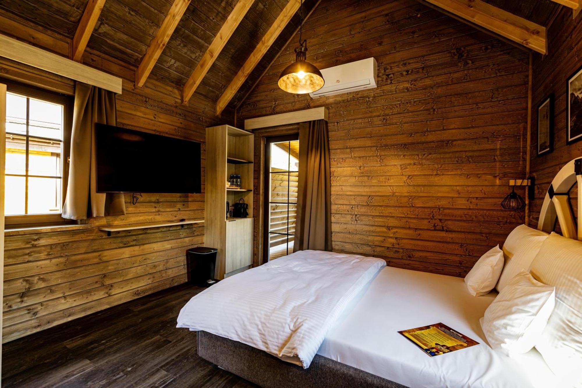Western Camp Resort 2*